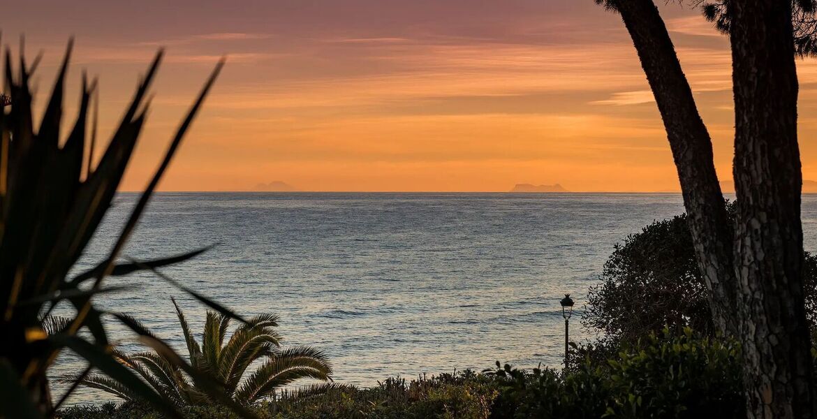 Beachfront Villa on Marbella's Golden Mile