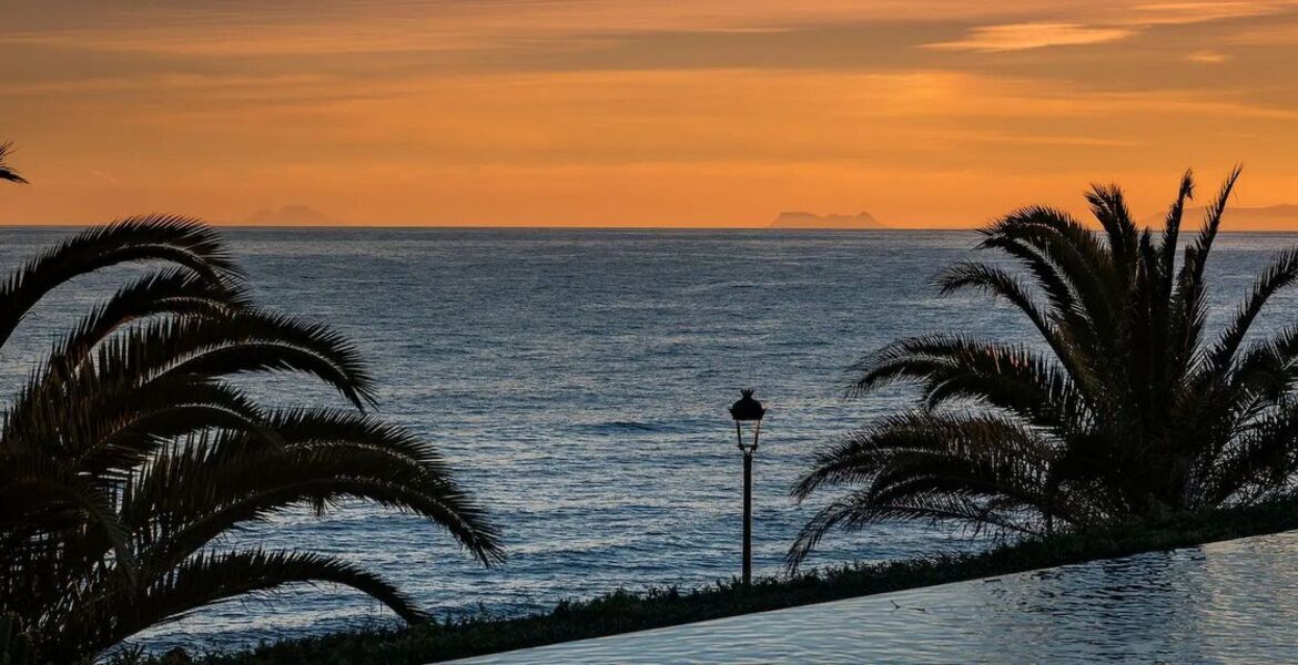 Beachfront Villa on Marbella's Golden Mile