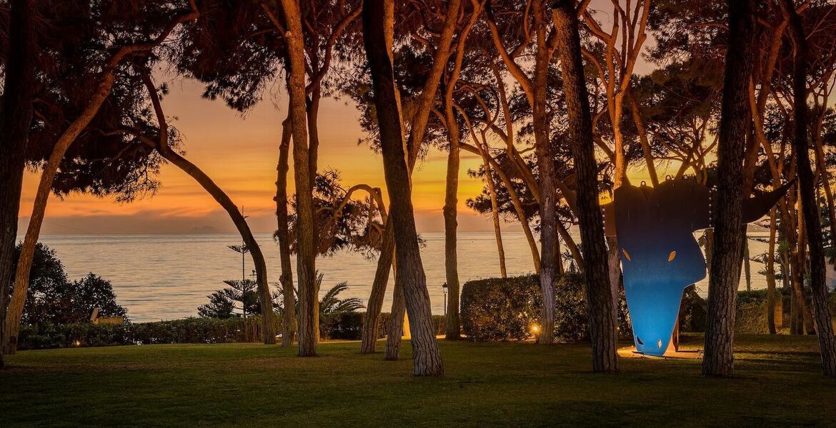 Beachfront Villa on Marbella's Golden Mile