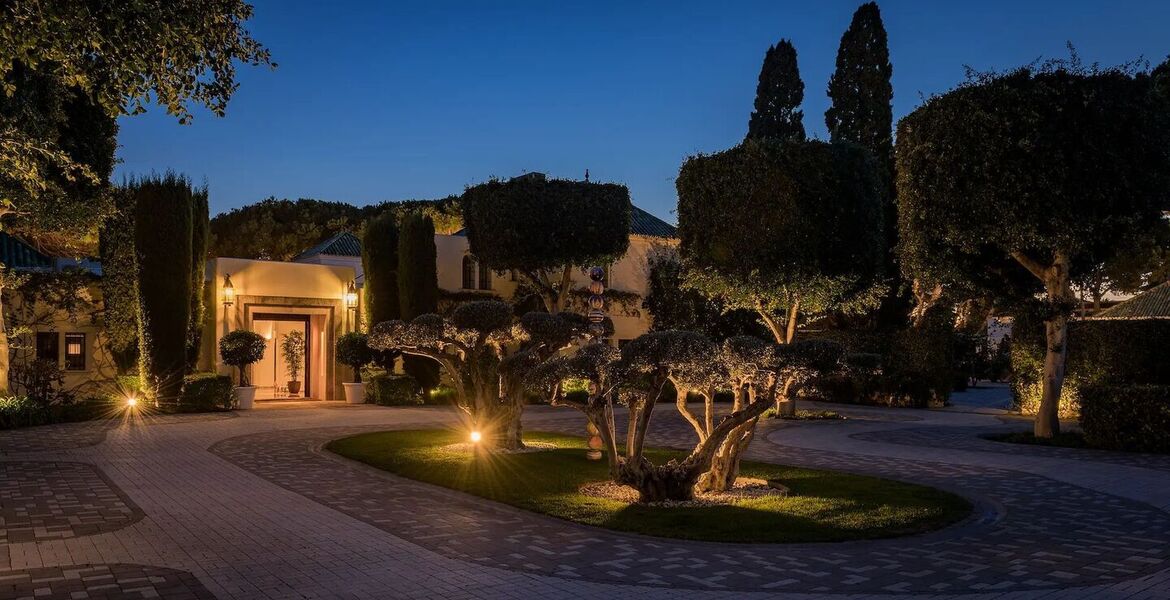 Beachfront Villa on Marbella's Golden Mile
