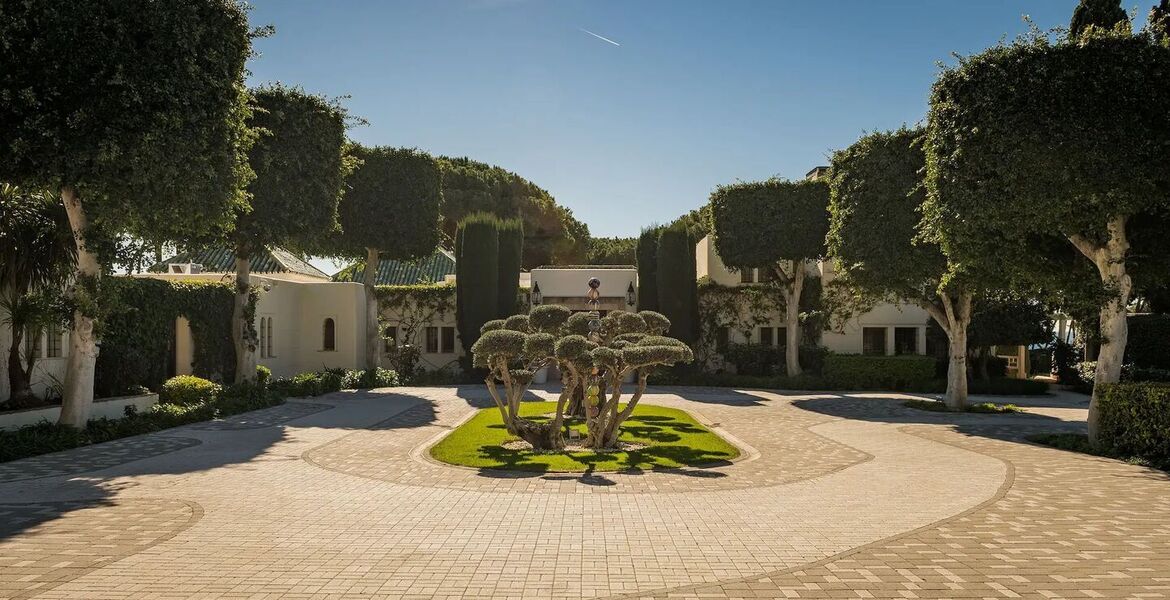 Beachfront Villa on Marbella's Golden Mile