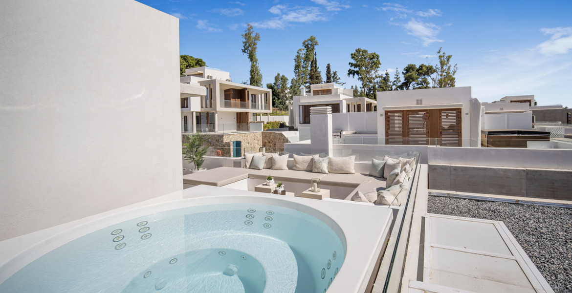 Luxury 4-Bedroom Townhouse in Marbella
