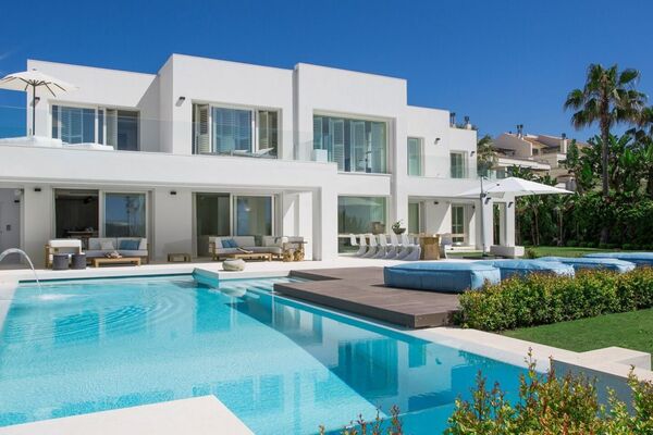 Luxury Villa for rent in Marbella Rio Verde Beach 