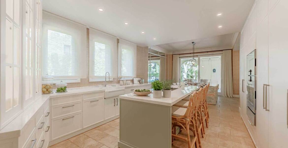 Villa in Golden Mile Puente Romano Marbella 