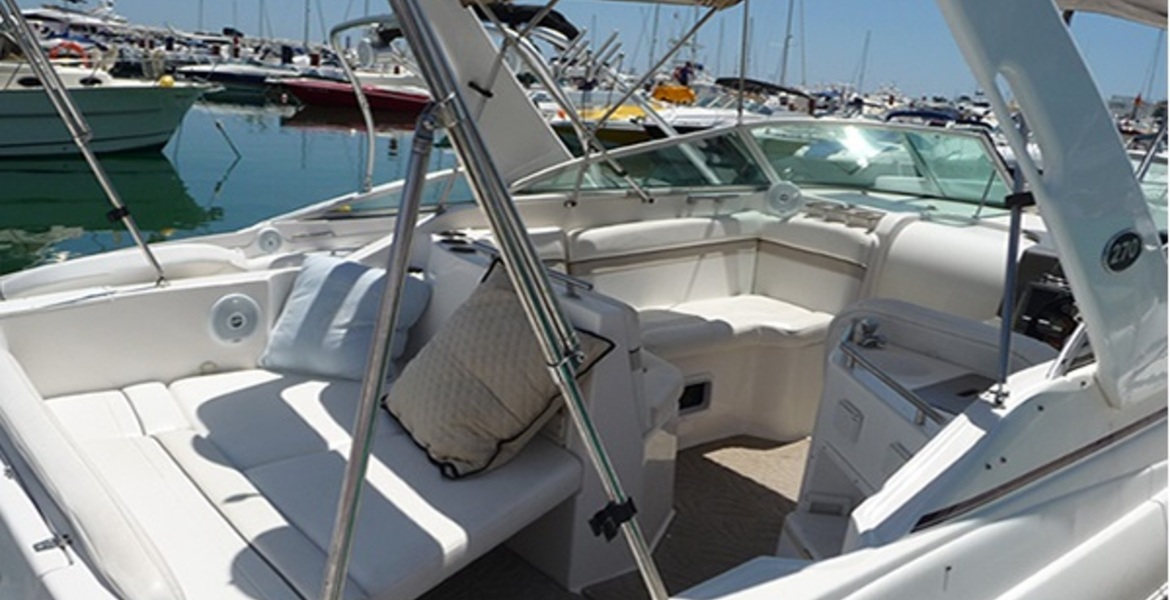 Yacht Rinker 270 Fiesta Vee for rental in Puerto Banús.